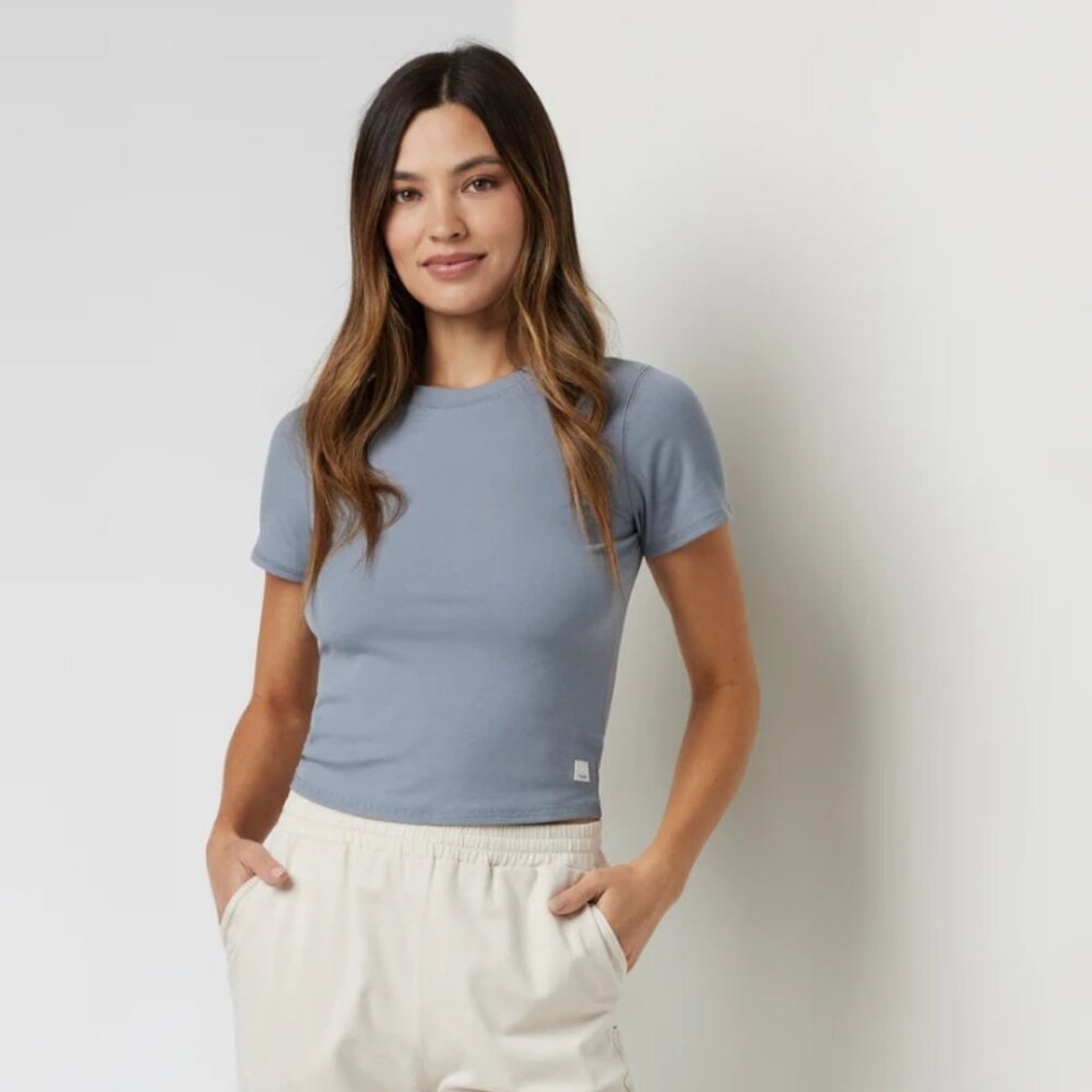 Vuori Pose Fitted Tee - Size S